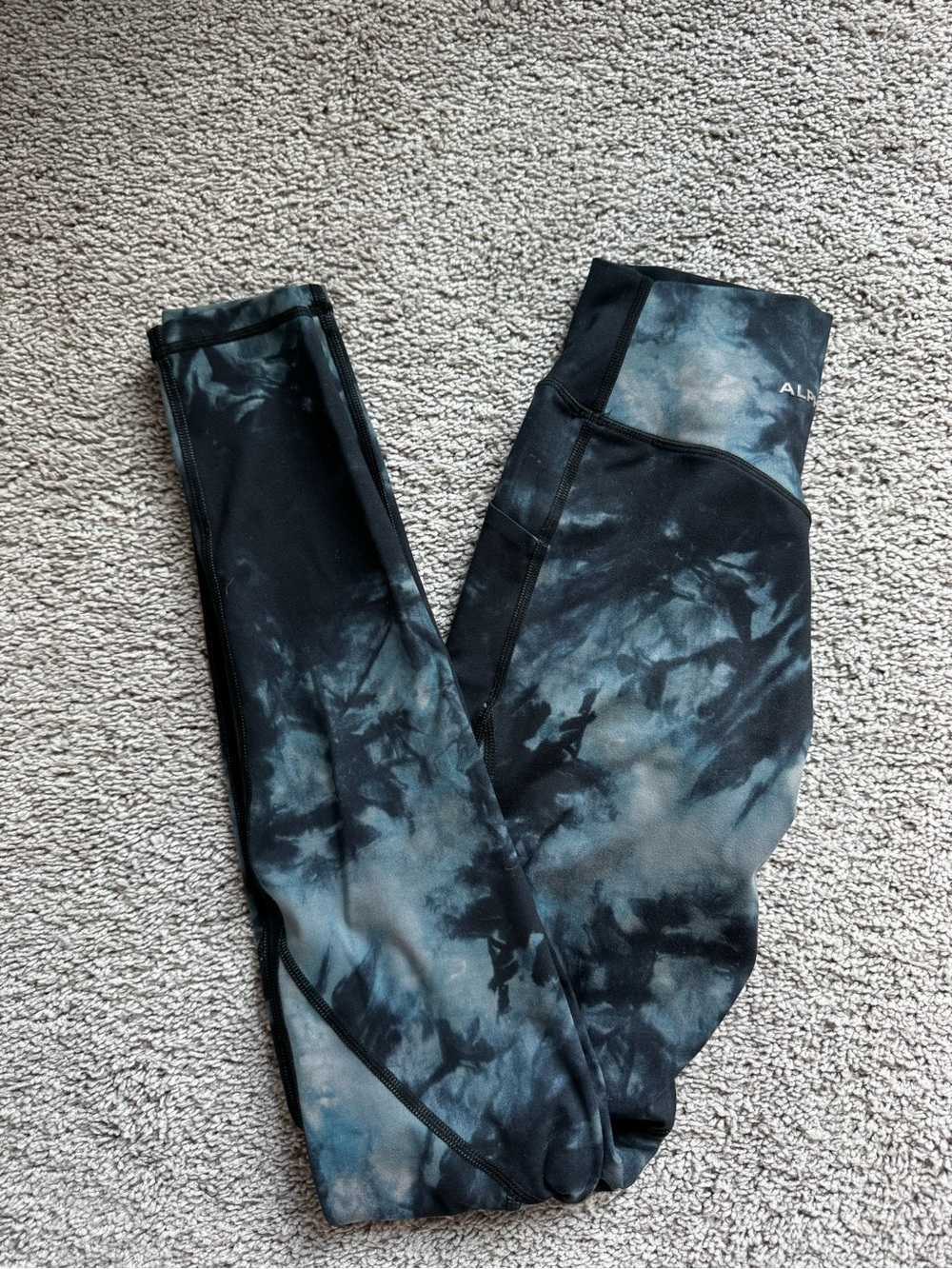 Alphalete Surface Pocket Legging “29 in Black Oil Stain